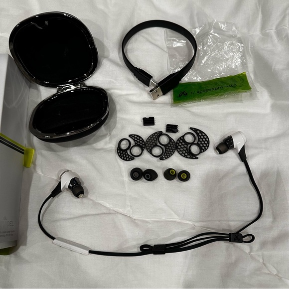 JayBird Bluebuds X Secure Fit Wireless Ear Buds - Picture 6 of 7